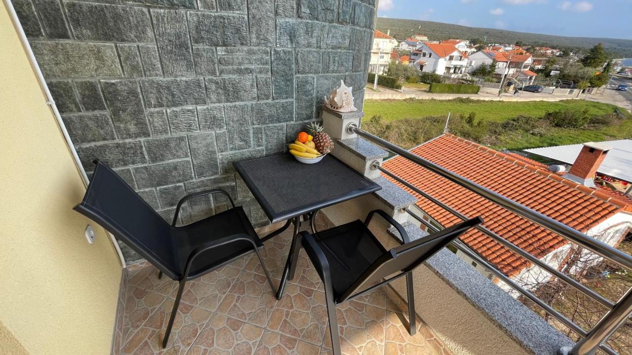 Apartments San Sukošan Eksteriør bilde