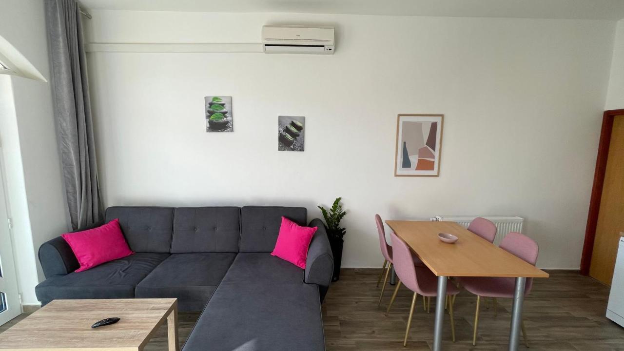 Apartments San Sukošan Eksteriør bilde