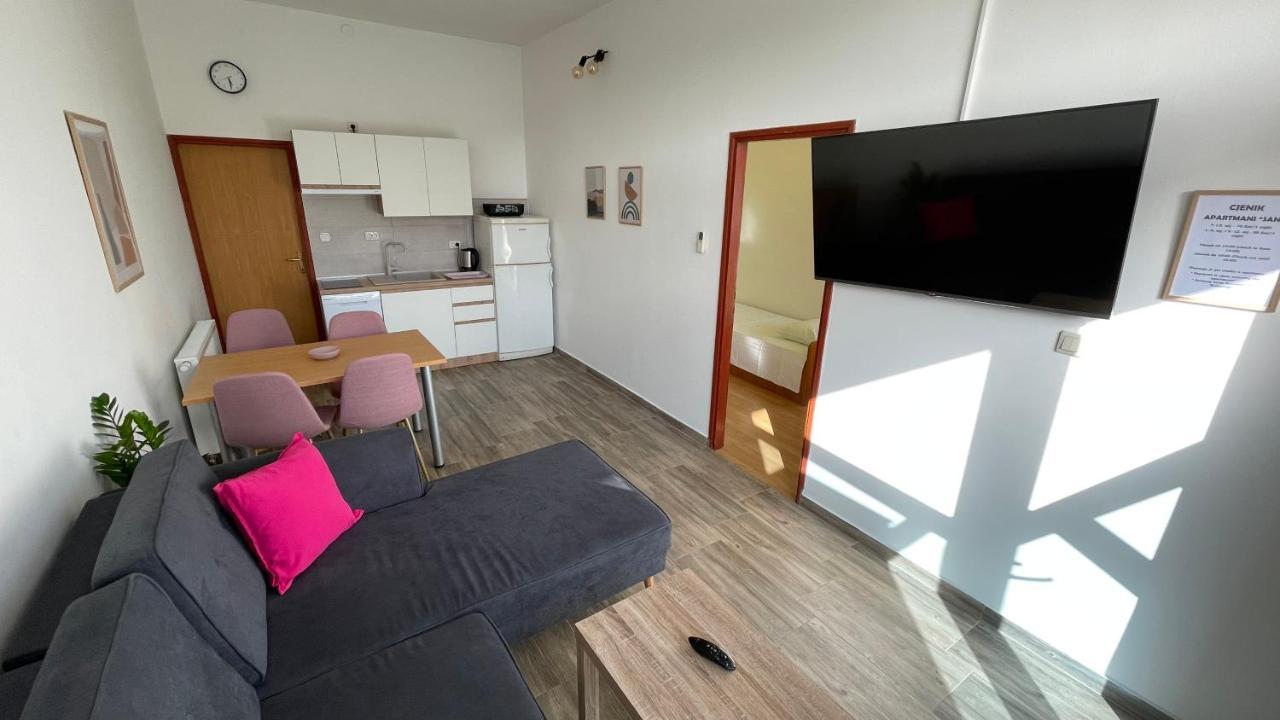 Apartments San Sukošan Eksteriør bilde