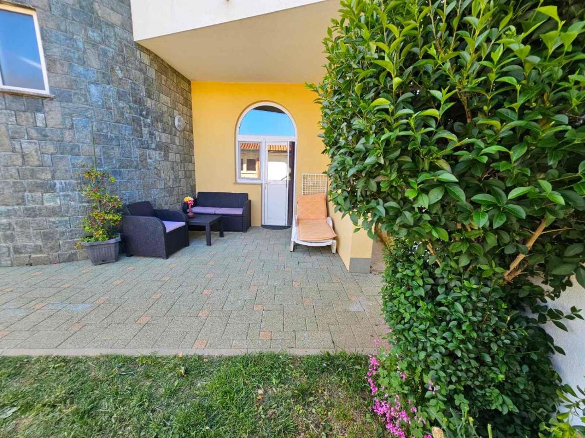 Apartments San Sukošan Eksteriør bilde
