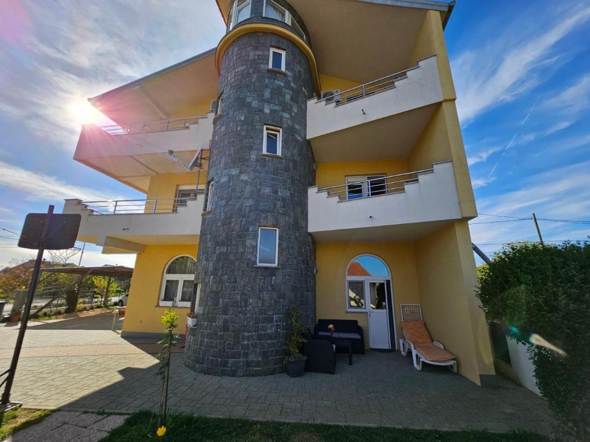 Apartments San Sukošan Eksteriør bilde